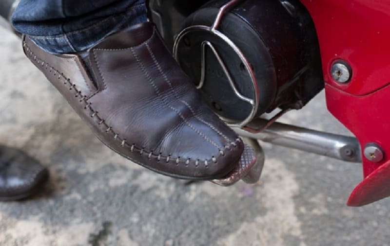 Right foot rear brake