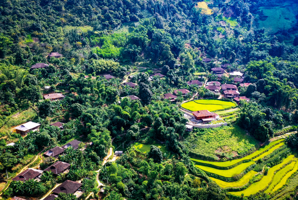 Lolo Village